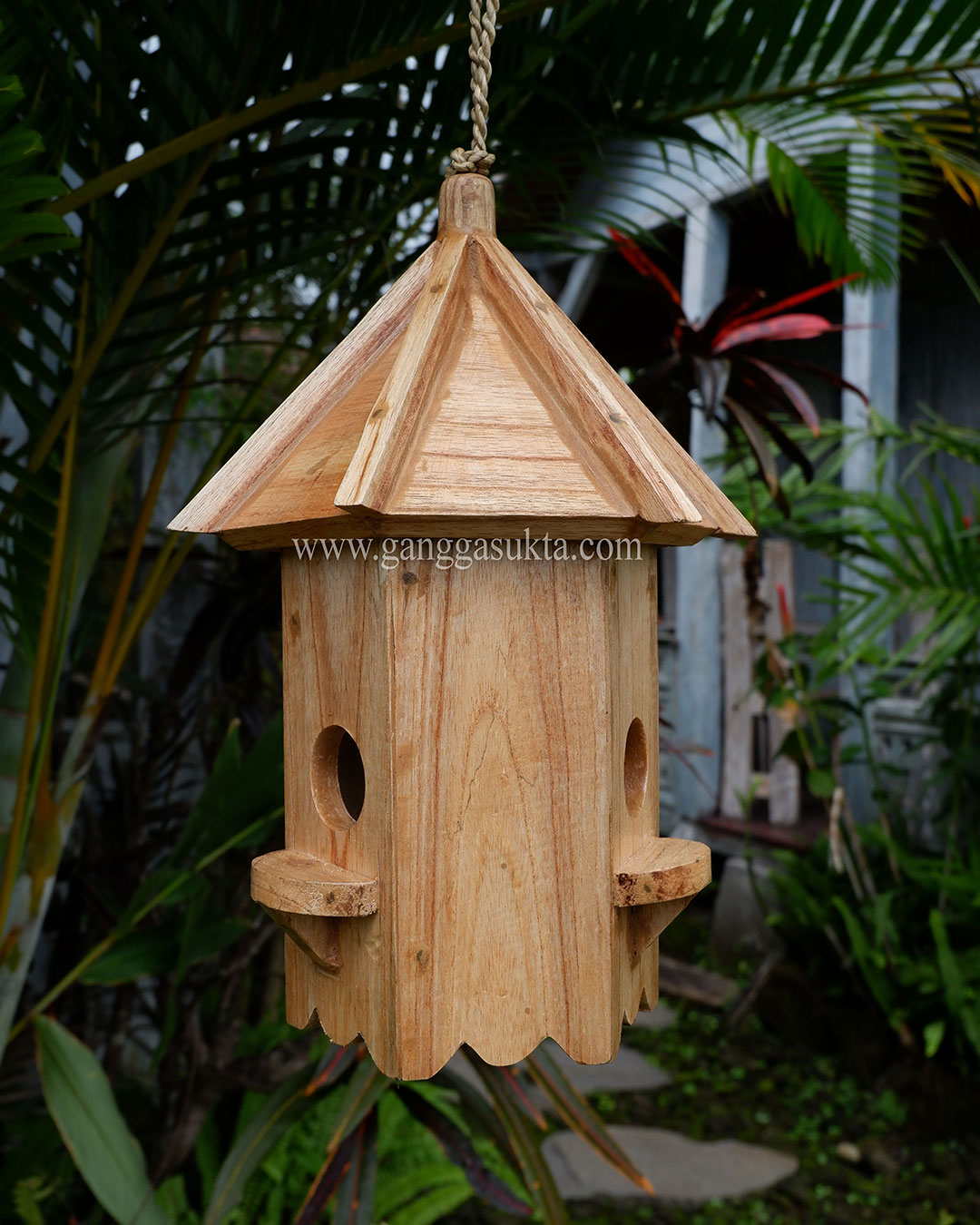 Bird House Box Natural Color Circus Theme for Hanging Outdoor Decoration Garden Balcony Decoration High Quality Wood